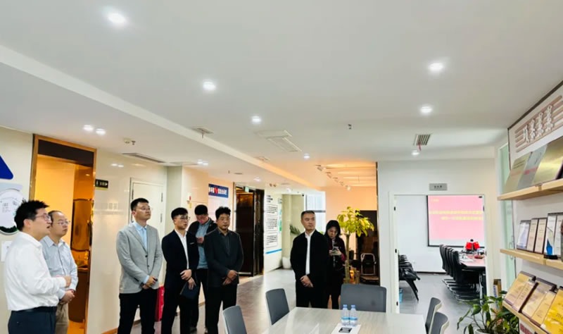 新聞快訊 | 陜西省碳中和技術(shù)發(fā)展協(xié)會和重慶華商會領(lǐng)導(dǎo)蒞臨我司指導(dǎo)工作